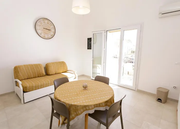 Lo Scirocco アパート ナルド